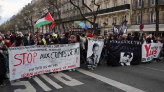 Pariste polis şiddetine karşı protesto
