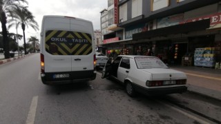 Park ettiği otomobilin kapısını açtı, hastanelik oldu