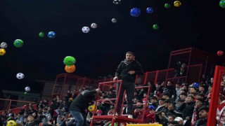 Pendikspor taraftarından depremzede çocuklar için örnek davranış