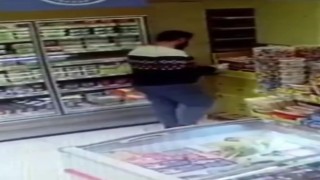 Pendikte markette peynir ve süt hırsızlığı kameraya yansıdı