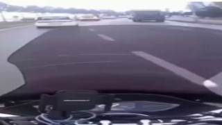Pendikte otomobil sürücüsüyle kuryenin yol verme tartışması kameraya yansıdı