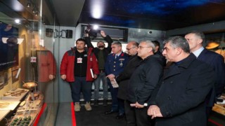 Protokol, Çanakkale Savaşları Mobil Müzesi Tırını ziyaret etti