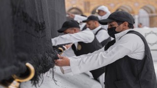 Ramazan ayı öncesi Kabe örtüsüne bakım