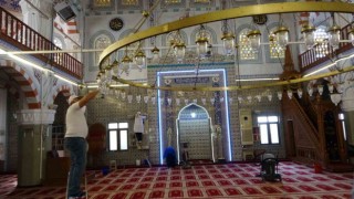 Ramazan ayı öncesi Kartalda ibadethaneler temizleniyor