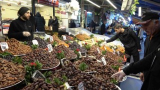 Ramazan ayının vazgeçilmezi hurma tezgâhlarda yerini aldı