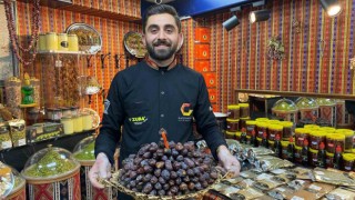 Ramazanın vazgeçilmez lezzeti hurma 250 TLden satılıyor