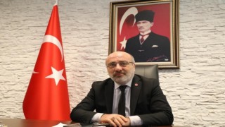 Rektör Karamustafa: “İstiklal Marşının her kıtası geleceğe güvenle bakmamız gereken manalar içermektedir”