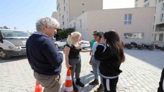 Rektör Özkan depremzede öğrencileri Hatayda ziyaret etti