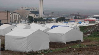 Sağanak yağış depremzedeleri olumsuz etkiledi