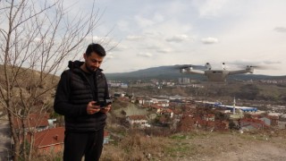 Şahin drona saldırdı