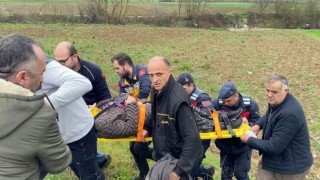 Sakaryada korkutan kaza: Kanala uçan araç suya gömüldü
