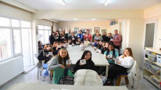 Salihli Çini-Seramik Atölyesi Erasmus öğrencilerini ağırladı