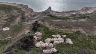 Sazlıdere gölü definecilerin köstebek yuvasına döndü
