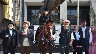 “Şehit Makbule Efe” isimli tiyatro gösterisi büyük alkış topladı