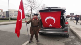 Şehitler anısına asker üniforması ile Çanakkaleye yürüyor