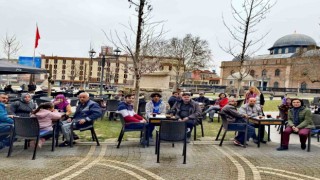 Şehre Vefa Grubu depremzede ailelere Balıkesiri tanıttılar