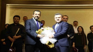Şehzadeler Belediyesi Korosu, şehitler için sahne aldı
