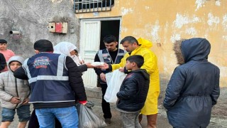 Selden etkilenen vatandaşlara yemek dağıtımı