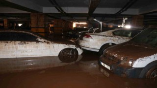 Sele teslim olan Şanlıurfada otoparklar araç mezarlığına döndü