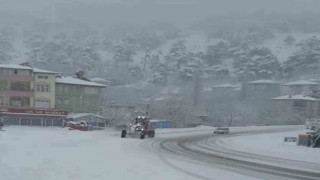 Sertavul Geçidinde tipi ve sis nedeniyle zincirsiz araçlara izin verilmiyor