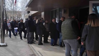 SGK önündeki EYT kuyrukları devam ediyor