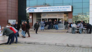SGKda erken saatlerde emeklilik kuyruğu