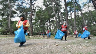 Sıfır Atık Gününde ormanı temizlediler