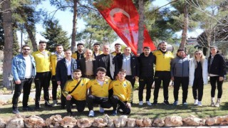 Siirt Belediyesi sporcuları Voleybol 1. Lig Play-Off maçlarına katılmak üzere Çoruma uğurlandı