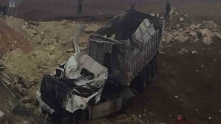 Siirt'te tır uçuruma yuvarlandı: 1 ölü
