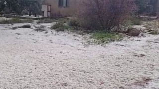 Silifke'yi dolu beyaza bürüdü