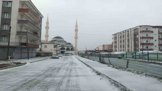 Sincik ilçesinde kar yağışı başladı