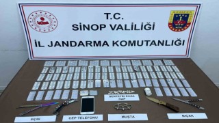 Sinopta torbacıya baskın: 1017 sentetik hap ele geçirildi