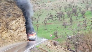 Şırnakta beton mikseriyle çarpışan ambulans alevlere teslim oldu