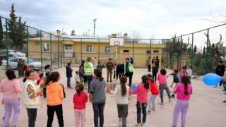 Şırnakta öğretmenler depremzede bin 500 çocuğu oyun ile buluşturdu