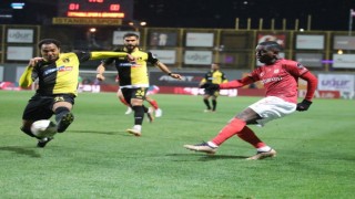 Sivassporlu Gradel üst üste kırmızı kart görerek tarihe geçti!