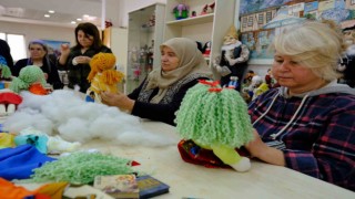 Sivrihisarlı kadınlar depremzede çocuklar için alın teri döküyorlar