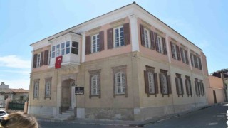 Sökede 128 yıldır zamana meydan okuyan kütüphane binası