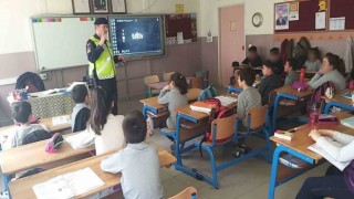 Sökede jandarma ekiplerinden öğrencilere trafik eğitimi