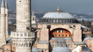 Sultanahmet Camiinin mahyası asıldı: Hoş Geldin 11 Ayın Sultanı