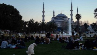 Sultanahmet Meydanı, ramazanın ikinci gününde de doldu