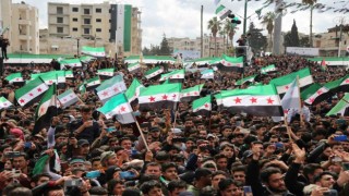Suriyede halk iç savaşın 12. yılında Esadı protesto etti