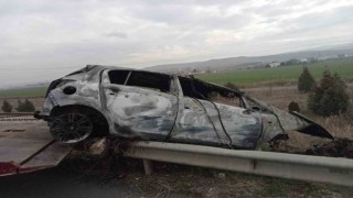 Takla atan otomobilde sıkışan sürücü aracının alev alması sonucu hayatını kaybetti