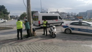 Taktığı kask sayesinde kazayı ucuz atlattı