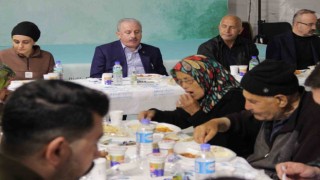 TBMM Başkanı Şentop ilk iftarı depremzedelerle yaptı