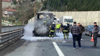 TEMde minibüs alev topuna döndü