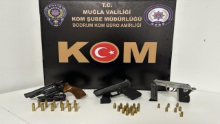 Teyp içerisinde 3 tabanca ele geçirildi