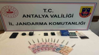 Ticari taksi ile uyuşturucu nakline jandarma engeli