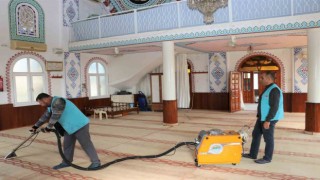 Toroslarda camilerde Ramazan temizliği