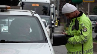 Trafik ekipleri denetimlere ara vermeden devam ediyor