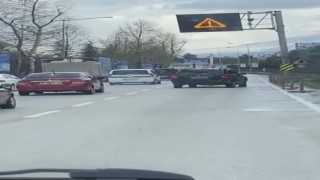 Trafikteki yan yan seyreden cipi gören sürücüler, gözlerine inanamadı